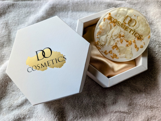 Dunja, Inhaberin von D.O. Cosmetics, Ihrem Kosmetikstudio in Rapperswil-Jona